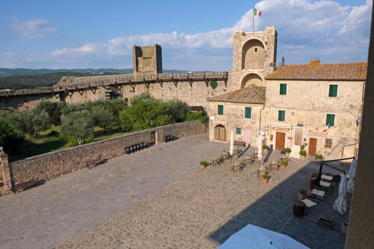 Rooms And Wine Al Castello Monteriggioni Eksteriør billede