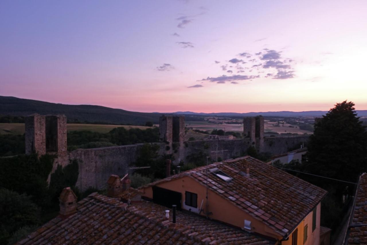 Rooms And Wine Al Castello Monteriggioni Eksteriør billede