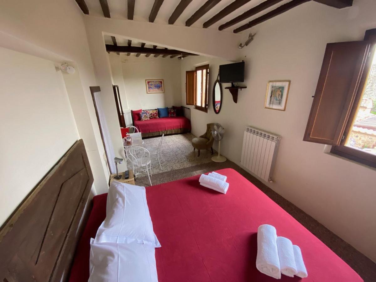 Rooms And Wine Al Castello Monteriggioni Eksteriør billede